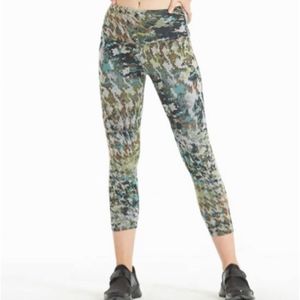 Love a high waist sweat wicking capri small